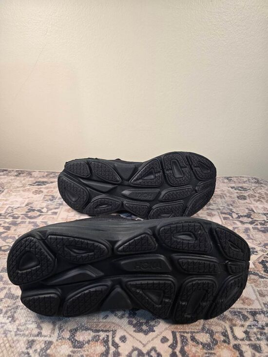 Size 9.5 4E - Hoka One One Bondi 8 Triple Black Men\'s Running Shoes X-Wide main image 6